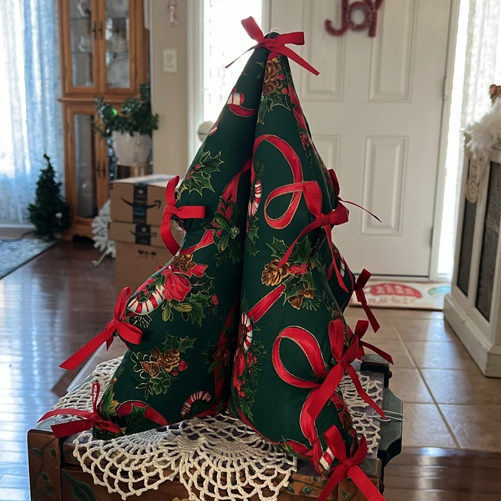 Stuffed standing fabric Christmas tree - Picture 2 of 2